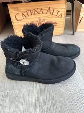 UGG Mini Bailey Button Bling Boots – Black (Size 8) ✨ Swarovski Crystal Button